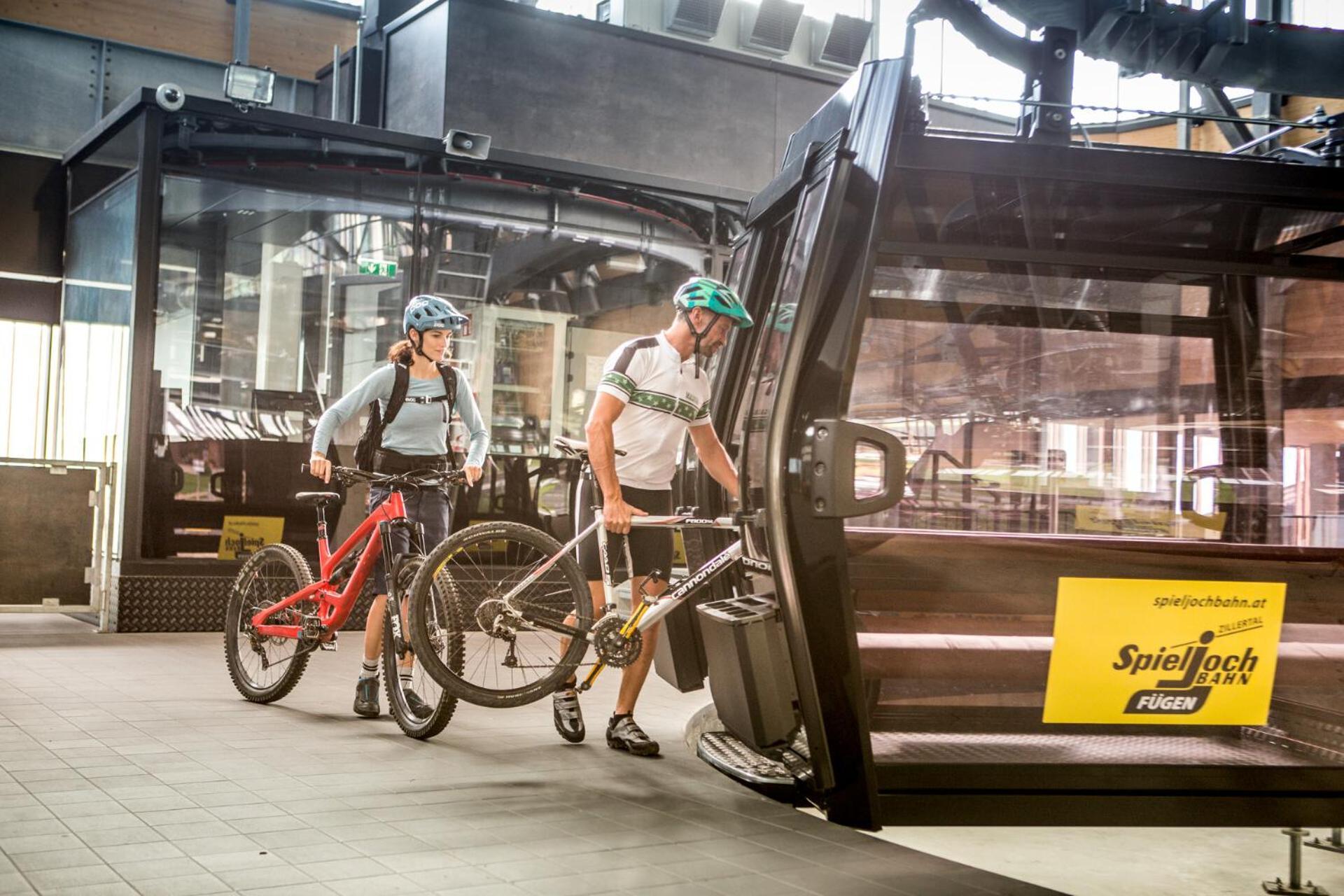 H21 - Modernes Ferienhaus auf 3 Ebenen mit Panorama-Dachterrasse und Sauna - 400m zum Lift Spieljochbahn Fügen Exterior foto